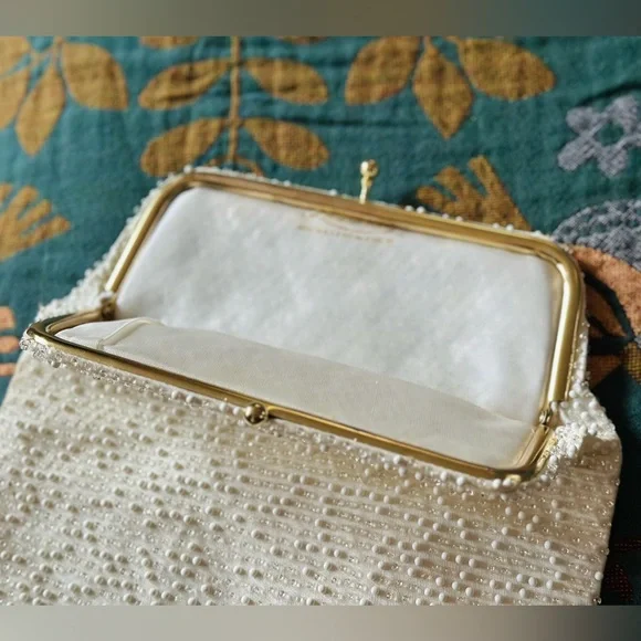 Vintage embellished clutch and earring set - Picture 9 of 15
